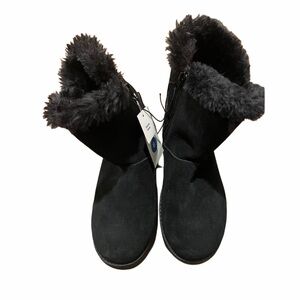 Universal Thread Goods Co Fur lined boots Genuine Suede Size 6 Black NWT